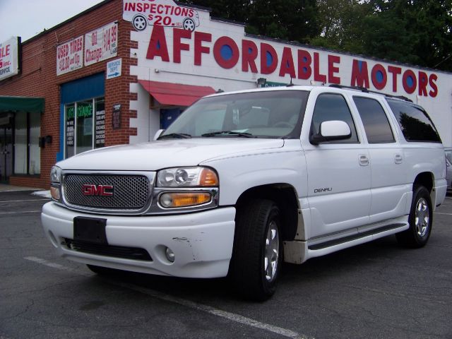 GMC Yukon XL 2003 photo 4