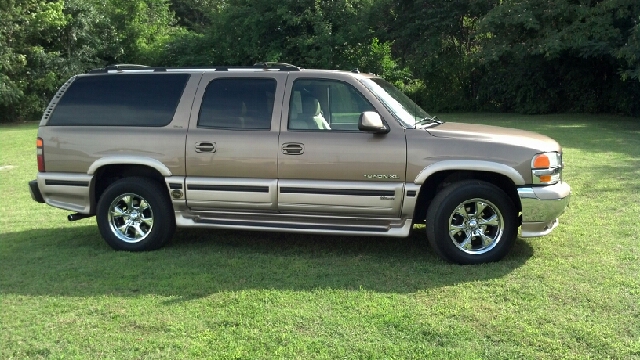 GMC Yukon XL 2003 photo 2