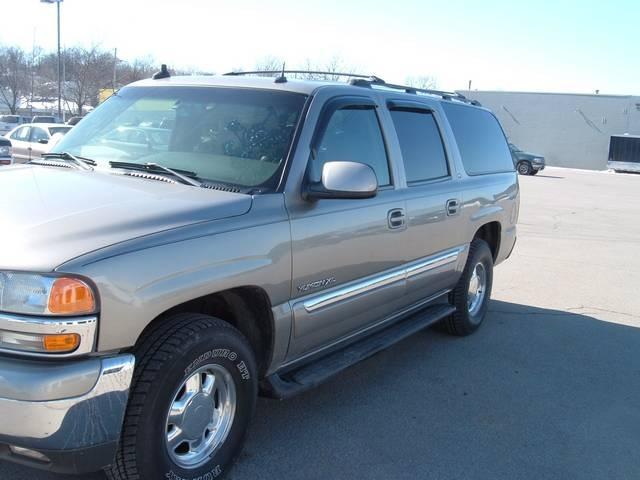 GMC Yukon XL 2003 photo 2