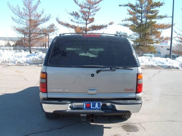 GMC Yukon XL 2003 photo 4