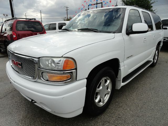 GMC Yukon XL 2003 photo 1