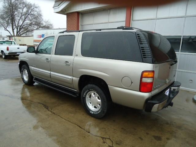 GMC Yukon XL 2003 photo 2