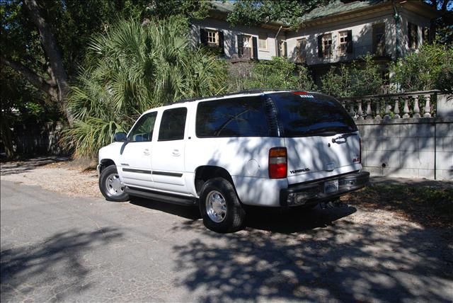 GMC Yukon XL 2003 photo 2