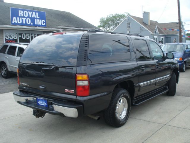 GMC Yukon XL 2003 photo 2