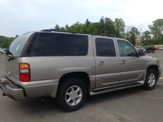 GMC Yukon XL 2003 photo 2