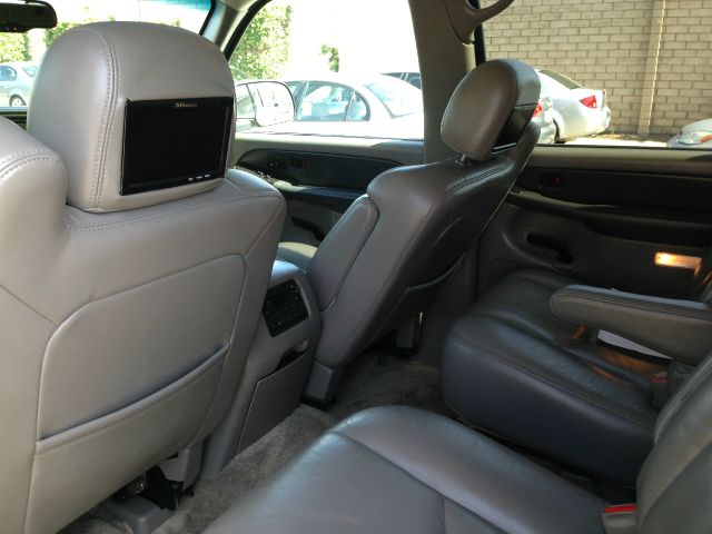 GMC Yukon XL 2003 photo 8