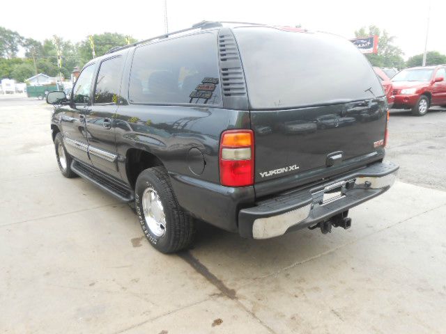 GMC Yukon XL 2003 photo 3