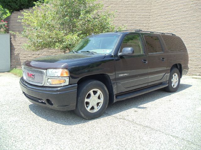 GMC Yukon XL 2003 photo 1