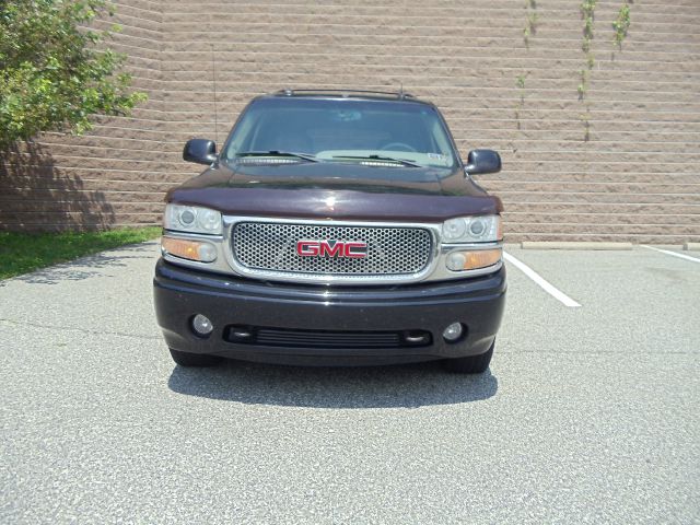 GMC Yukon XL 2003 photo 2