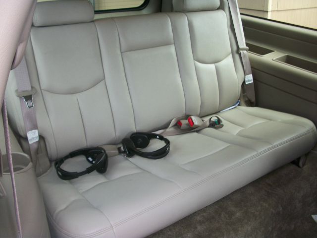 GMC Yukon XL 2003 photo 2