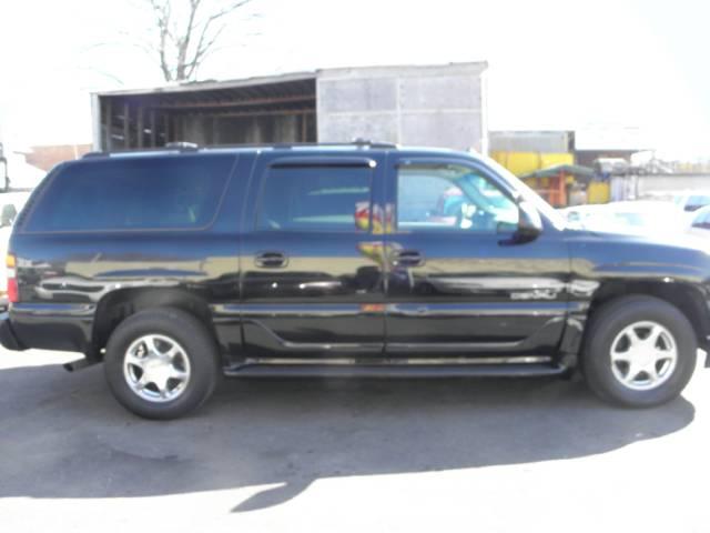 GMC Yukon XL 2003 photo 2