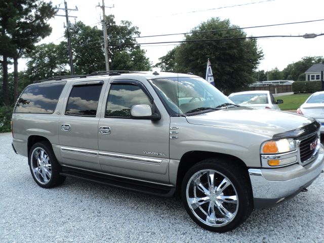 GMC Yukon XL 2003 photo 1