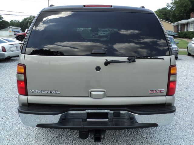 GMC Yukon XL 2003 photo 2