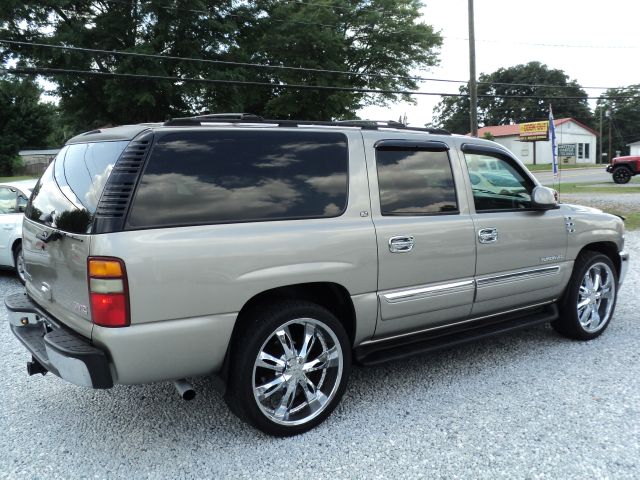 GMC Yukon XL 2003 photo 3