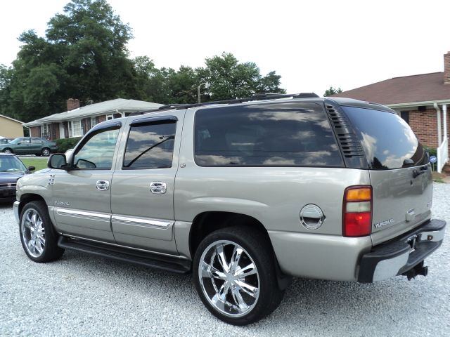 GMC Yukon XL 2003 photo 4