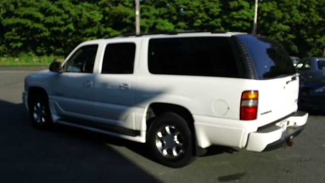 GMC Yukon XL 2003 photo 3