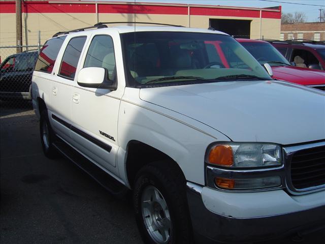 GMC Yukon XL 2003 photo 2