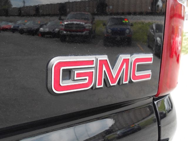 GMC Yukon XL 2003 photo 2