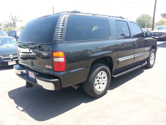 GMC Yukon XL 2003 photo 2