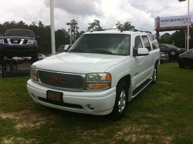 GMC Yukon XL 2003 photo 2