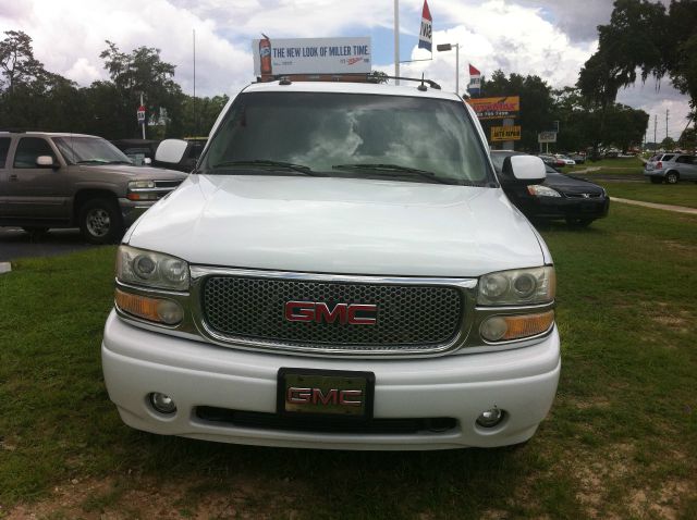 GMC Yukon XL 2003 photo 3