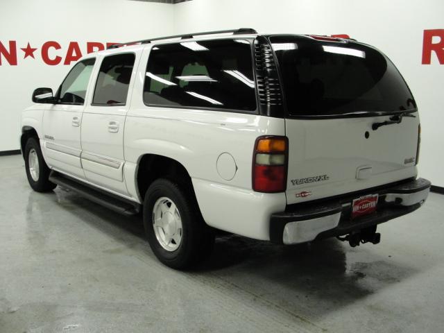 GMC Yukon XL 2003 photo 2