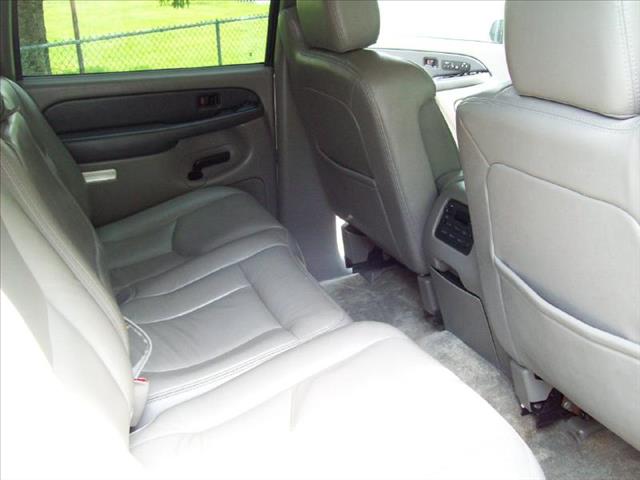 GMC Yukon XL 2003 photo 2