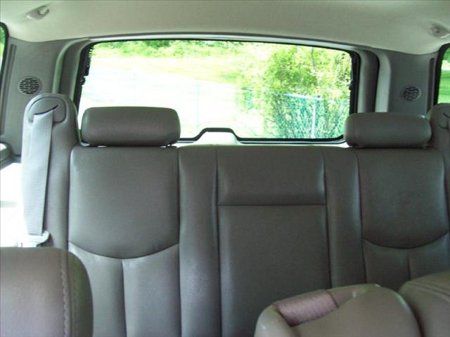 GMC Yukon XL 2003 photo 3