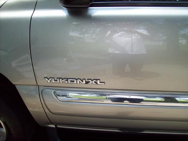 GMC Yukon XL 2003 photo 9