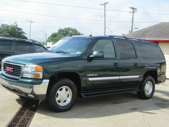 GMC Yukon XL 2003 photo 3