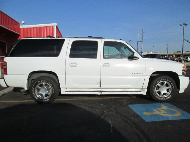 GMC Yukon XL 2003 photo 3