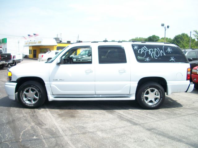 GMC Yukon XL 2003 photo 3