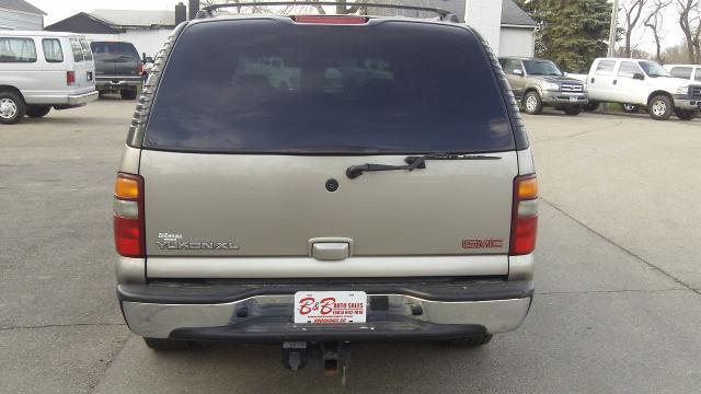 GMC Yukon XL 2003 photo 2