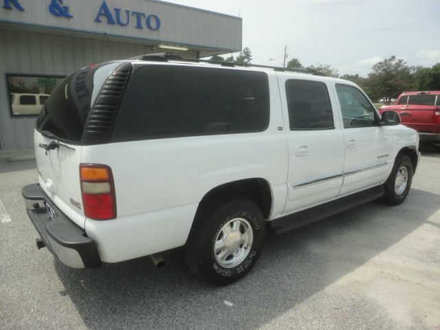 GMC Yukon XL 2003 photo 2