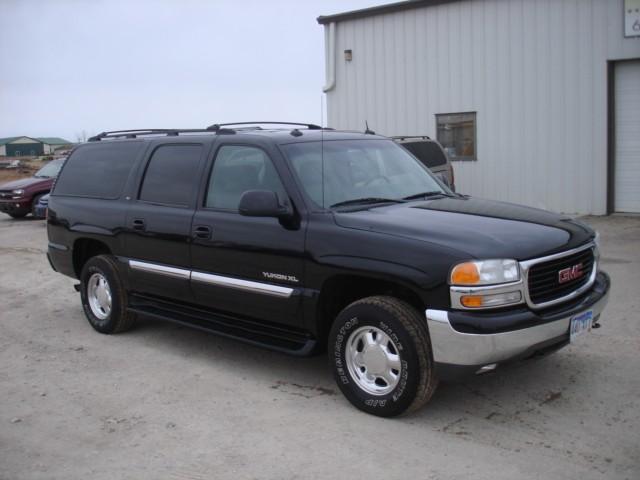 GMC Yukon XL 2003 photo 3