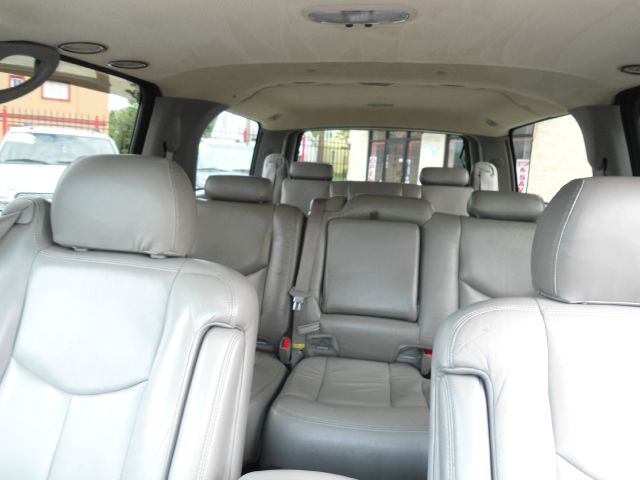 GMC Yukon XL 2003 photo 12