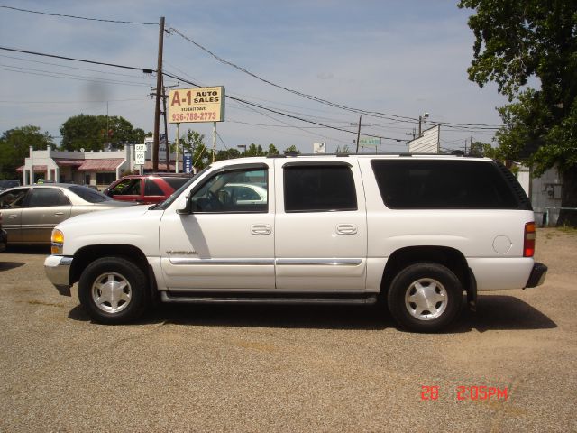 GMC Yukon XL 2003 photo 2