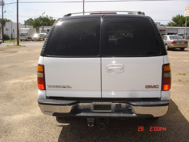 GMC Yukon XL 2003 photo 3