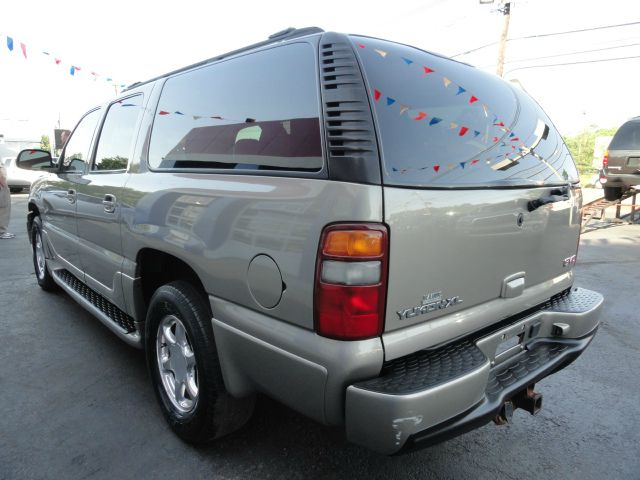 GMC Yukon XL 2003 photo 2