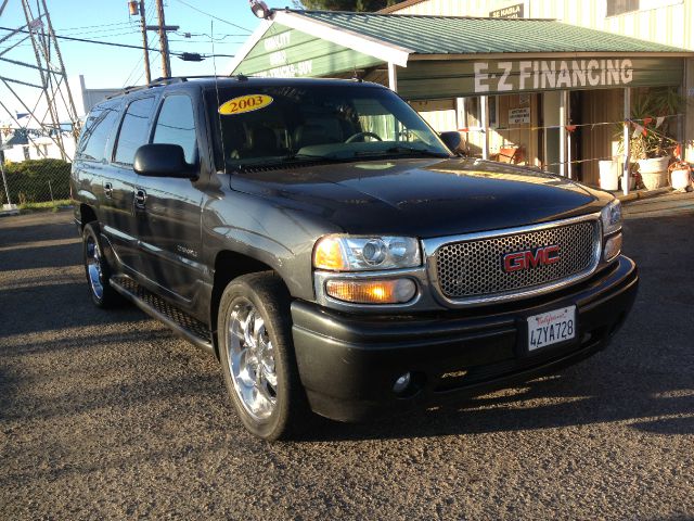 GMC Yukon XL 2003 photo 3