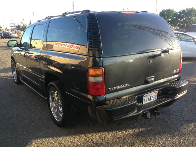 GMC Yukon XL 2003 photo 4