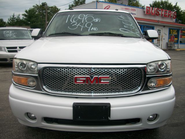 GMC Yukon XL 2003 photo 2