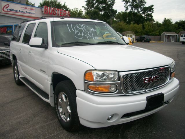 GMC Yukon XL 2003 photo 3