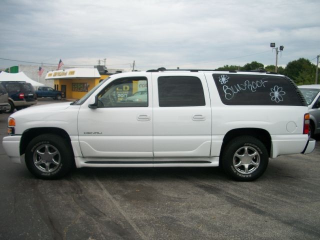 GMC Yukon XL 2003 photo 4