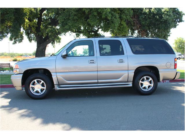 GMC Yukon XL 2003 photo 3