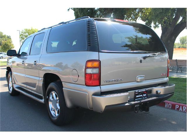 GMC Yukon XL 2003 photo 4