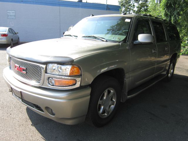 GMC Yukon XL 2003 photo 1