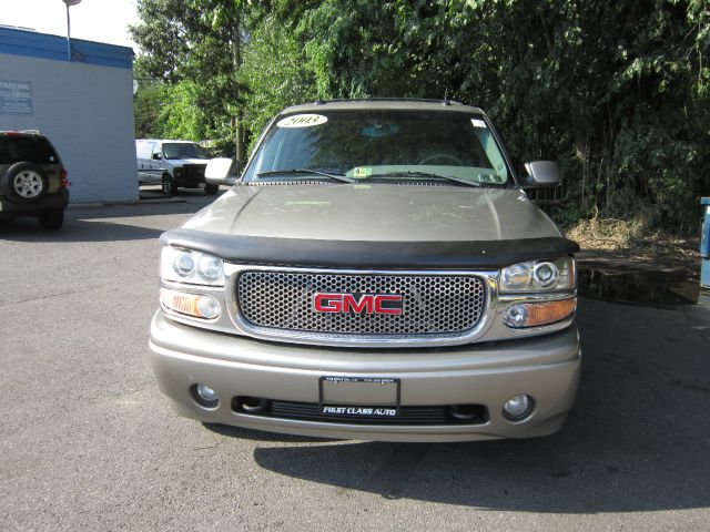 GMC Yukon XL 2003 photo 2