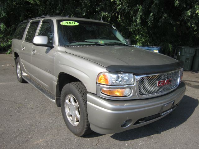 GMC Yukon XL 2003 photo 3