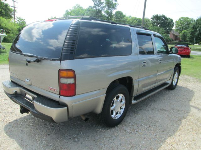 GMC Yukon XL 2003 photo 4